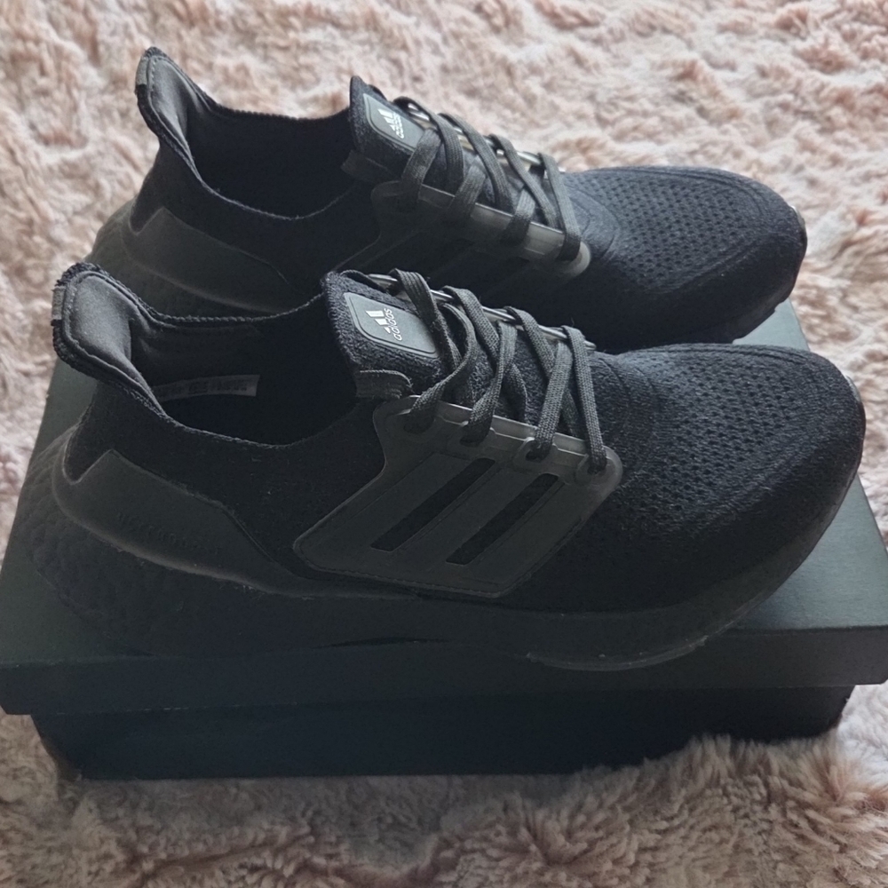 Adidas - Picture 2 of 7